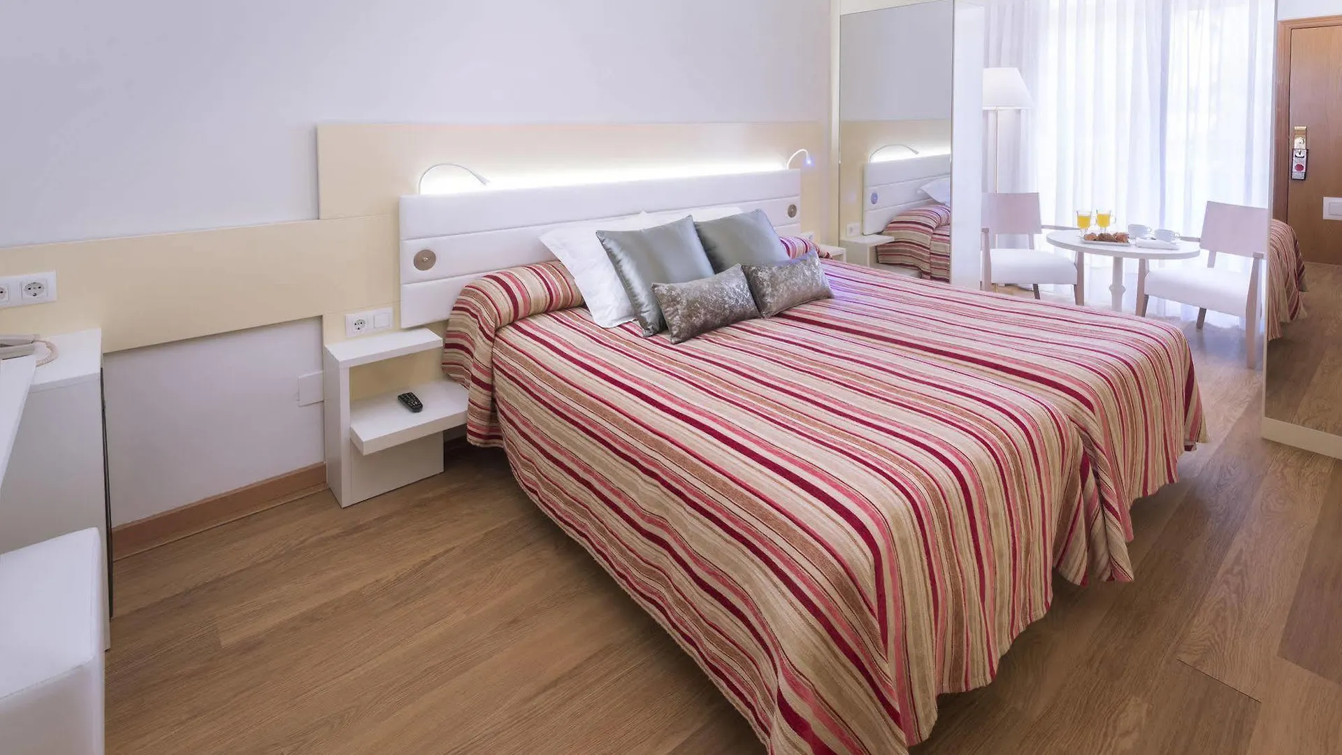 Monica Hotel Cambrils